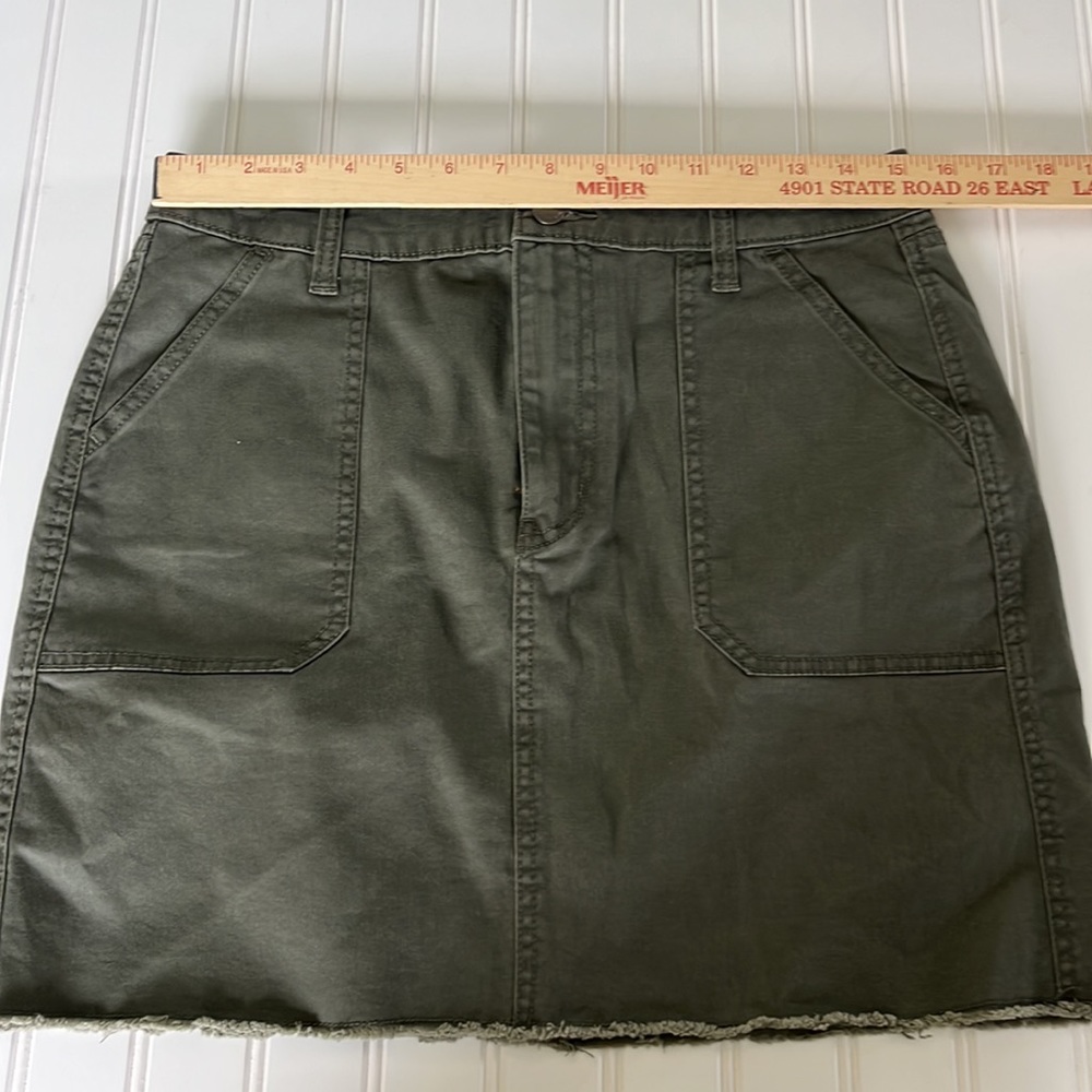 5/$25 SALE Universal Thread Mini Cut Off Skirt Women’s Sz 10 army green EUC - Picture 4 of 8